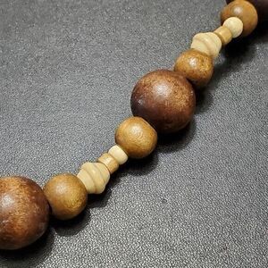 Avon looong wood beaded necklace 40"